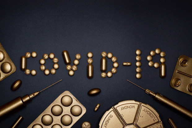 Zmienia się wiedza na temat COVID-19 a zatem i metody leczenia (fot. pixabay) COVID-19: eksperci wprowadzają zmiany dot. zaleceń w leczeniu