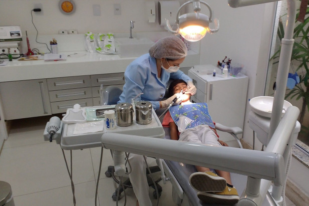 Pracownik medyczny zlekceważył obowiązek kwarantanny (fot. pixabay) Dentystka przed sądem za nieprzestrzeganie kwarantanny