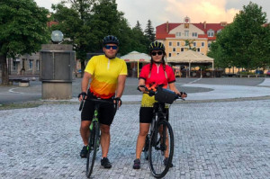 Dentystka Katarzyna Wawro-Frączek i Mariusz Frączek zdobywają pieniądze dla dzieci Dentystka, cyklistka i wolontariuszka