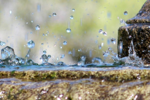 Bliskość fontann i tężni ulicznych może ułatwiać transmisję koronawirusa (fot. pixabay) Miejskie fontanny mogą być źródłem zakażenia SARS-CoV-2