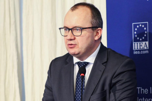 Rzecznik Praw Obywatelskich Adam Bodnar (źródło: FB) RPO: pogrzeb szkolnych gabinetów stomatologicznych