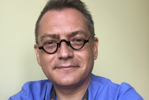 Dr hab. n. med. Mariusz Szuta Dr hab. n. med. Mariusz Szuta konsultantem krajowym w dziedzinie chirurgii szczękowo - twarzowej