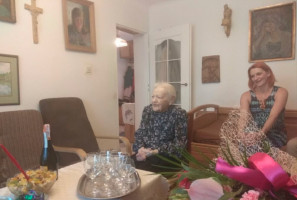 Dentystka Jadwiga Florek podczas 100 rocznicy urodzin (źródło: FB) Sto lat dentystki Jadwigi Florek