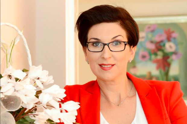 Posłanka Katarzyna Osos (źródło: FB) W jaki sposób MZ pomoże szkolnym gabinetom stomatologicznym