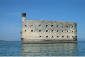 Fort Boyard Fort Boyard przez 25 lat należał do dentysty