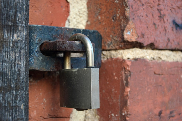 Dentysta zamknięty na kłódkę (foto: pixabay) Dentysta bardzo deficytowy