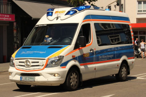 Dentysta w karetce (foto: pixabay) Dentobus nie tylko dla uczniów