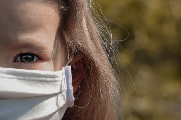 Maseczki: co gdy je nosimy (foto: pixabay) Dentysta: o nieświeżym oddechu wyzwalanym noszeniem maseczek