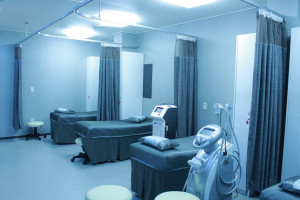 Dentyści w szpitalach covidowych? (foto: pixabay) Lekarze dentyści do respiratorów!