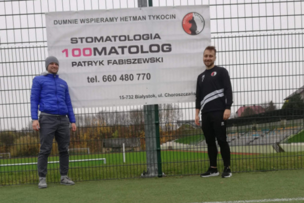Lekarz dentysta Patryk Fabiszewski po godzinach pracy (źródło: FB) Dentysta: najlepszy strzelec i sponsor drużyny piłkarskiej