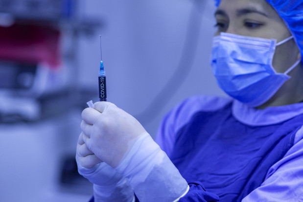 MZ podało listę szpitali, w których szczepieni będą lekarze przeciwko COVID-19