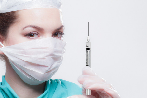 MZ: dentyści i studenci stomatologii w planie szczepień przeciwko COVID-19