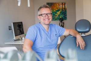lek. dent. Tomasz Rozwadowski (fot. archiwum) Galeria Uśmiechu - flagowy okręt we flotylli funduszu Tar Heel Capital