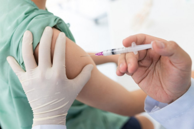 W Wielkiej Brytanii zatwierdzono szczepionkę AstraZeneca i Uniwersytetu Oksfordzkiego