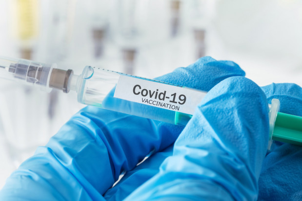 COVID-19: gdzie telefonować w sprawie szczepień grupy zero