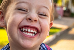 Stomatologia dziecięca (fot. unsplash) Uczniowie w Lubstowie zaopiekowani przez lekarza dentystę