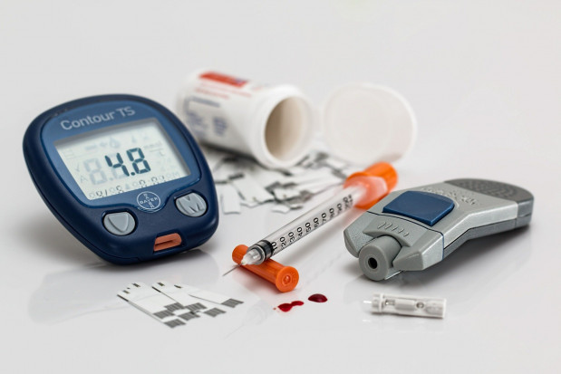 Naukowcy wyjaśniają związek chorób przyzębia i zaburzeń metabolicznych (fot. pixabay) Jak parodontoza cukrzycy sprzyja