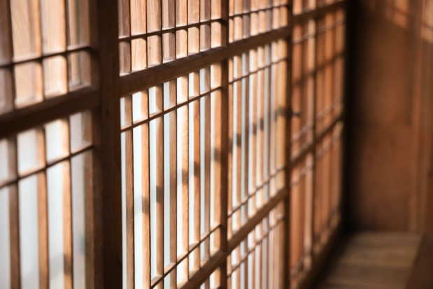 Więzień skarży się na fakt wykonywania pracy w gabinecie stomatologicznym (fot. unsplash) Praca więźnia w gabinecie stomatologicznym - jedną z przyczyn powództwa wobec Skarbu Państwa
