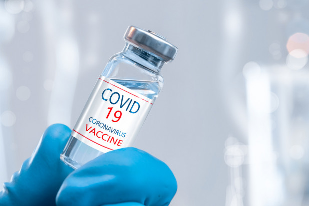 Nieco ponad połowa lekarzy dentystów zaszczepionych przeciwko COVID-19