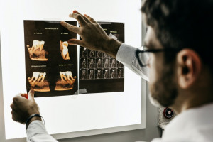 e-dokumentacja wypiera tradycyjną dokumentację medyczną (fot. unsplash) Co wydarzy się w cyfryzacji medycyny w 2021?