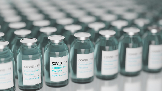 Skutki uboczne szczepionki przeciwko COVID-19 w obszarze twarzy