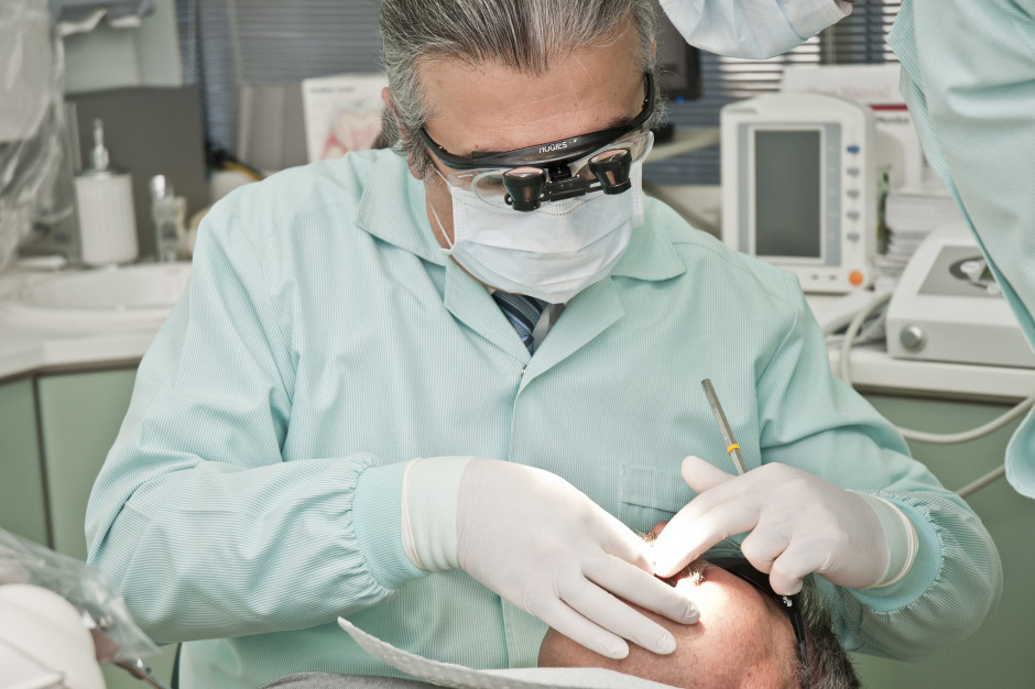 Trwałość zęba po leczeniu kanałowym zależy m.in. od rodzaju wypełnienia (fot. Pixabay)
