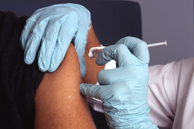 COVID-19: po szczepionce poziom przeciwciał dużo wyższy niż u ozdrowieńców