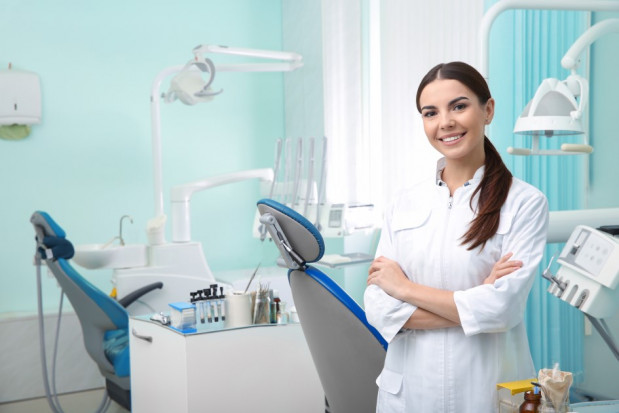5 marca Dzień Dentysty (fot. shutterstock) 5 marca Dzień Dentysty: kim jest polski stomatolog