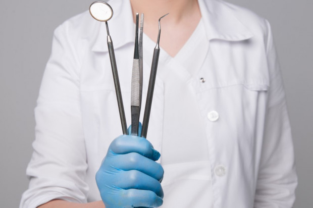 Lista Stu bez dentystów (fot. shutterstock) Ilu lekarzy dentystów na Liście Stu 2020