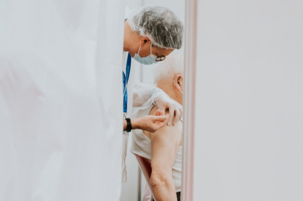 WHO zabiera głos w dyskusji na temat skutków szczepionki AstraZeneca (fot. Unsplash) WHO: brak dowodów,że szczepionka AstraZeneca powoduje powikłania