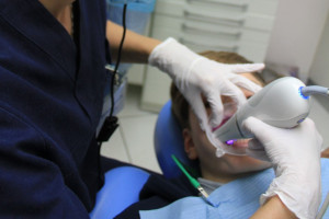 W pandemii łatwiej leczyć zęby na NFZ