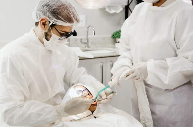 Dentyści na czele najniebezpieczniejszych zawodów ze względu na COVID-19