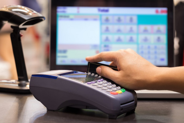 Kasa fiskalna u lekarza dentysty (fot. shutterstock) Kasy fiskalne online dla kogo i od kiedy