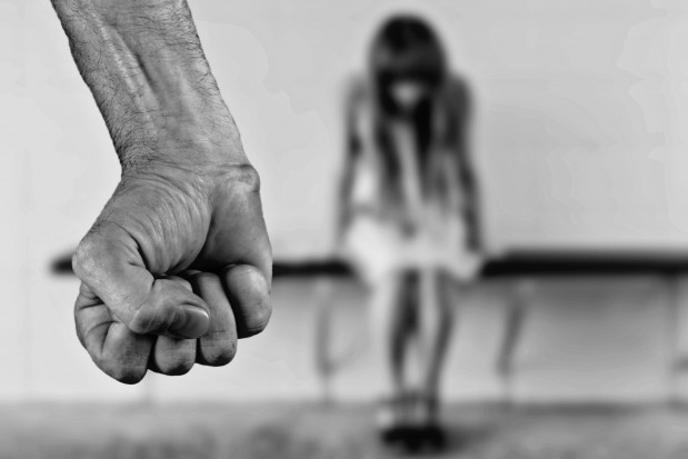 U ofiar przemocy częściej występuje DSSŻ (fot. Pixabay) Dysfunkcja stawu skroniowo-żuchwowego u nastolatków powiązana z przemocą fizyczną