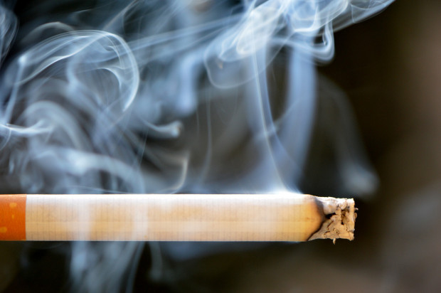 Bierne palenie powoduje wiele problemów ze zdrowiem jamy ustnej (fot. Pixabay) Bierne palenie podnosi ryzyko raka jamy ustnej o 50 proc.