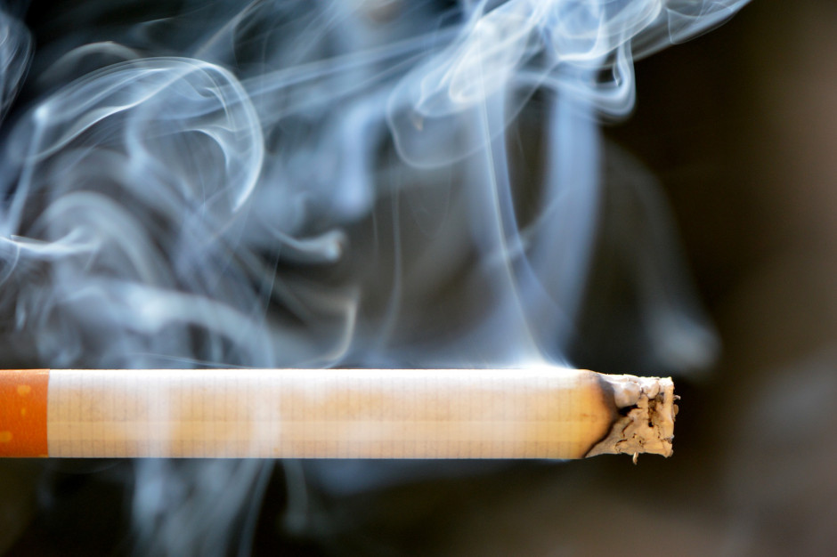 Bierne palenie powoduje wiele problemów ze zdrowiem jamy ustnej (fot. Pixabay)