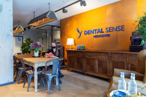 Unikatowe wnętrza lecznicy stomatologicznej (fot. Medicover Stomatologia, Dental Sense) Dentyści zadomowili się w dawnej wytwórni alkoholi