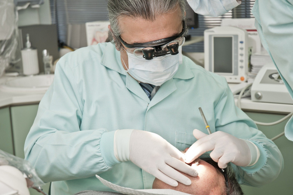 Leczenie endodontyczne obrosło w mity trudne do wykorzenienia (fot. Pixabay)