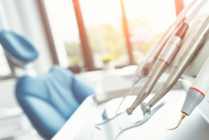 Urządzenia medyczne pod działaniem MDR (fot. shutterstock) MDR za progiem: producenci i dystrybutorzy urządzeń medycznych a praktyka stomatologiczna