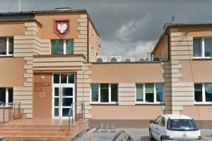 Urząd gminy Dobrcz (źródło Google Maps) Gmina Dobrcz poszukuje dentystów, którzy zajmą się 1315 uczniami