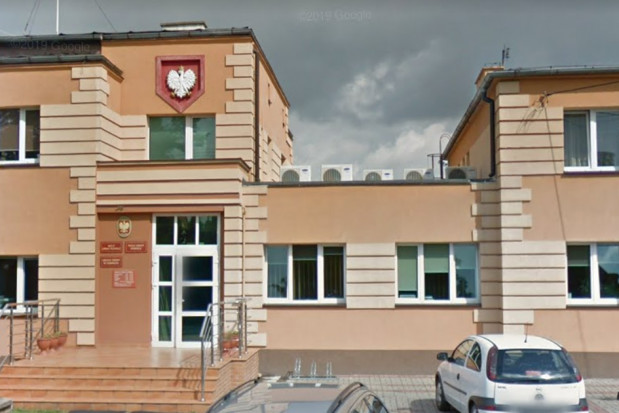 Urząd gminy Dobrcz (źródło Google Maps) Gmina Dobrcz poszukuje dentystów, którzy zajmą się 1315 uczniami