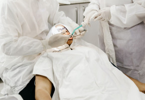 COVID-19: dentysta zakażał pacjentów? (fot. unsplash) COVID-19: dentysta wiedział, że jest zakażony i leczył pacjentów