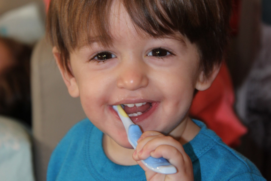Co dziesiąty dorosły wspomina mycie zębów jako nieprzyjemną czynność (fot. Unsplash)