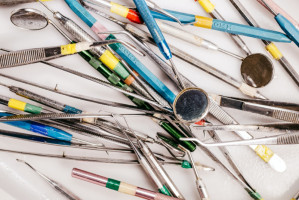 Wójt gminy Tuchomie poszukuje lekarzy dentystów (fot. unsplash) Gmina Tuchomie cierpi na brak lekarzy dentystów