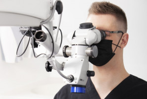lek. dent. Bartłomiej Karaś (fot. archiwum) Polacy silni w endodoncji