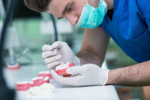 Możliwość pracy naukowej na UM w Białymstoku w dziedzinie protetyki (fot. Shutterstock) UM w Białystoku: Zakład Protetyki szuka asystenta