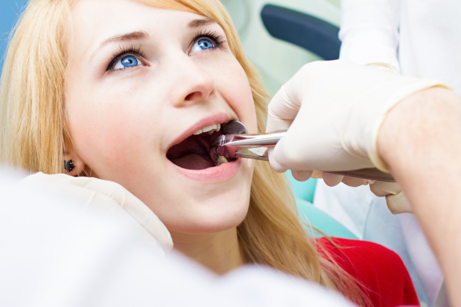Możliwość pracy w Katedrze i Zakładzie Chirurgii Stomatologicznej UM we Wrocławiu (fot. Shutterstock) Możliwość pracy w Katedrze i Zakładzie Chirurgii Stomatologicznej UM we Wrocławiu (fot. Shutterstock)