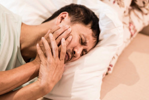 Ból zęba należy do najsilniejszych, jakie może odczuwać pacjent (fot. Shutterstock) Mężczyzna z bólem zęba czekał 4 miesiące w kolejce do dentysty