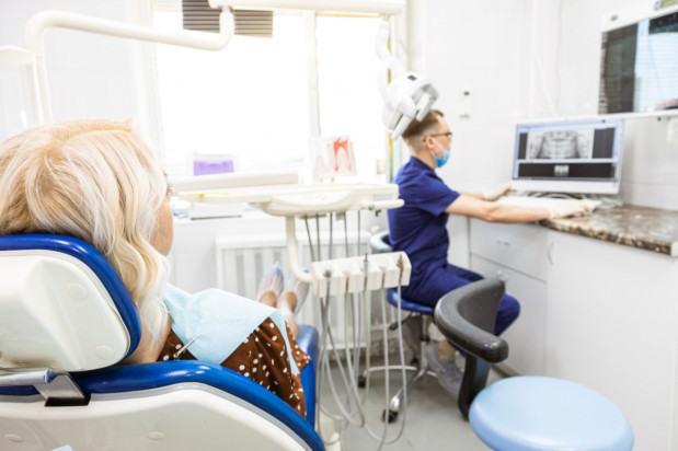 Kiedy ekstrakcja ósemek oznacza komplikacje? (fot. Shutterstock) Dlaczego niektórzy ludzie mają dodatkowe ósemki