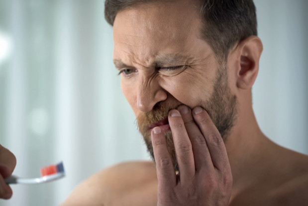 Ryzyko problemów kardiologicznych rośnie proporcjonalnie do zaawansowania parodontozy (fot. Shutterstock) Parodontoza szczególnie groźna u pacjentów po zawale serca